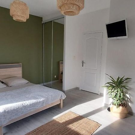 Chambre Avec Terrasse Apartment Sarrians Exterior foto