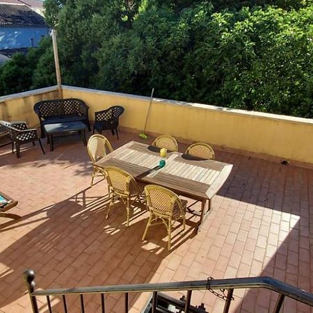 Chambre Avec Terrasse Apartment Sarrians Exterior foto