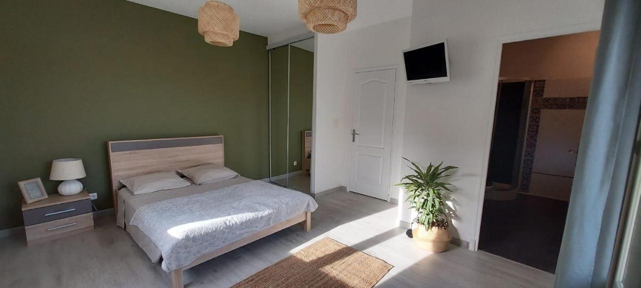 Chambre Avec Terrasse Apartment Sarrians Exterior foto